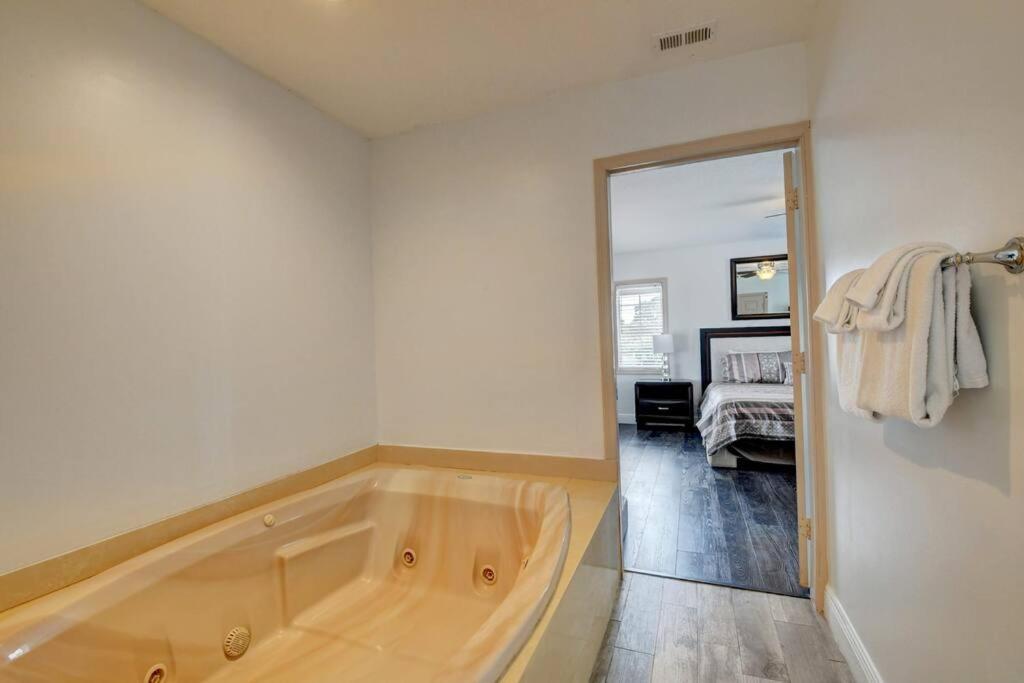 5 Bedroom Mansion With Pool And Non-Heated Jacuzzi Games In 波因顿海滩 外观 照片